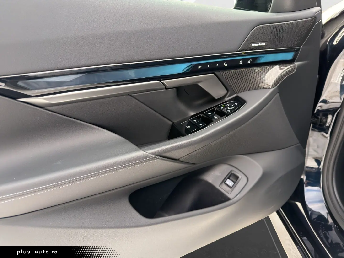 BMW 520d M Sport Pro IconicGlow Driving  Parking