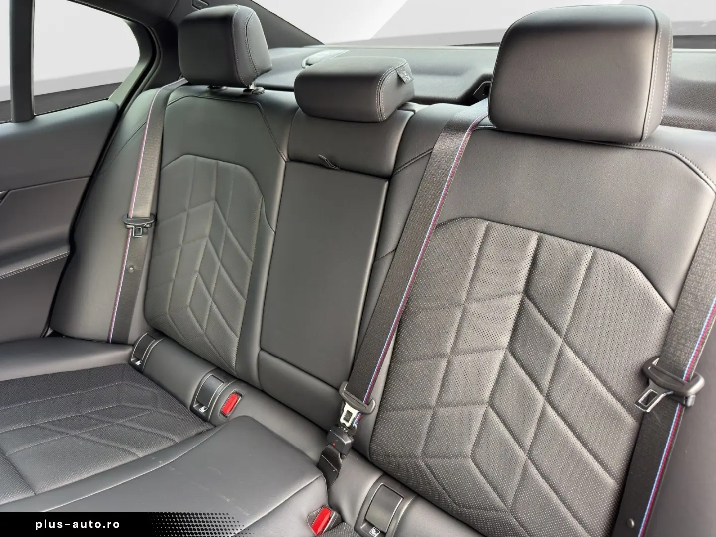 BMW 520d M Sport Pro IconicGlow Driving  Parking