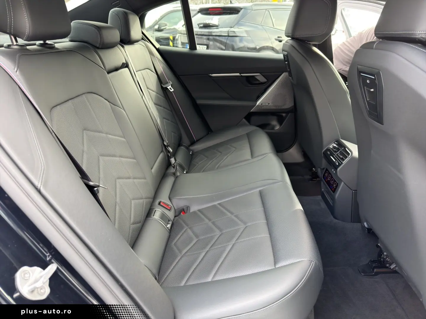 BMW 520d M Sport Pro IconicGlow Driving  Parking