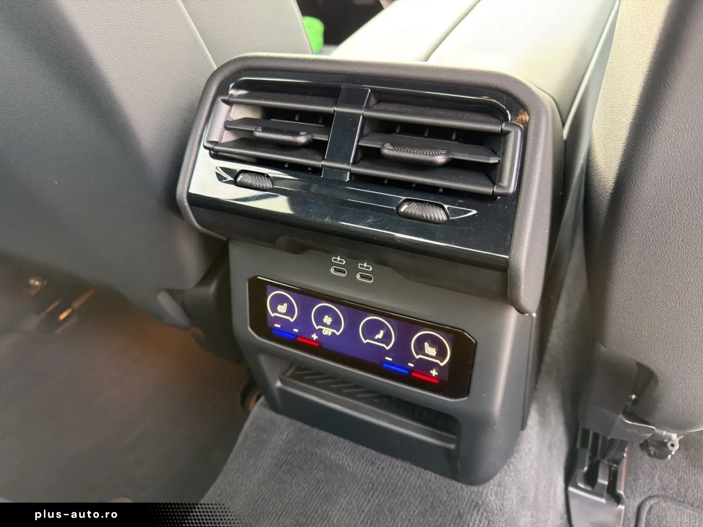 BMW 520d M Sport Pro IconicGlow Driving  Parking
