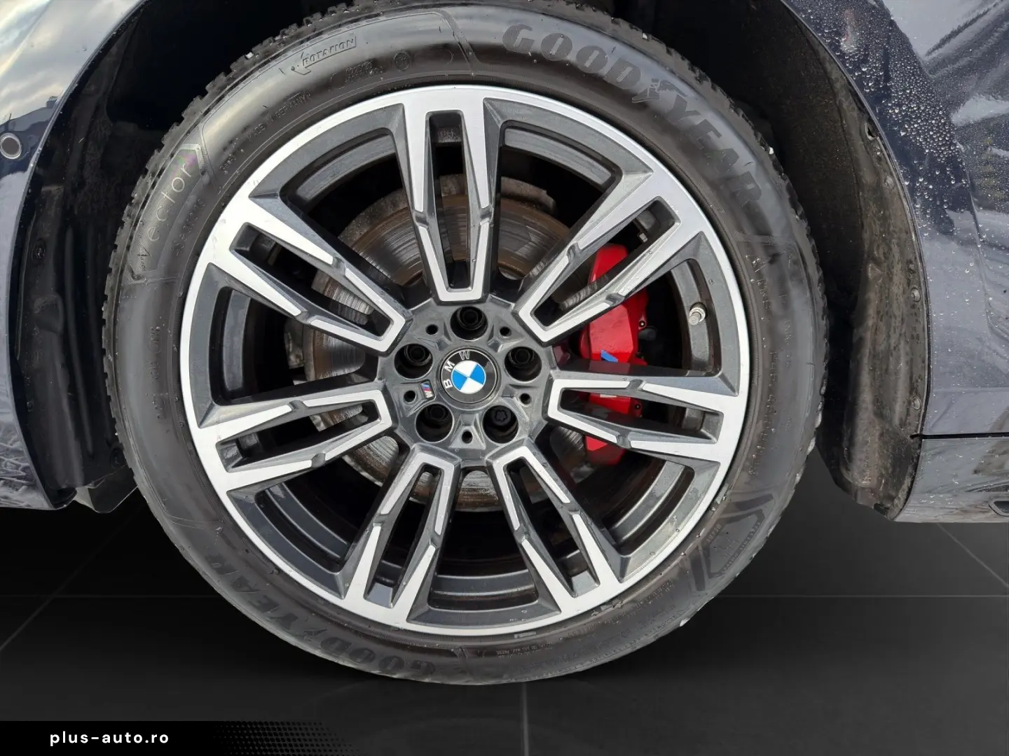 BMW 520d M Sport Pro IconicGlow Driving  Parking