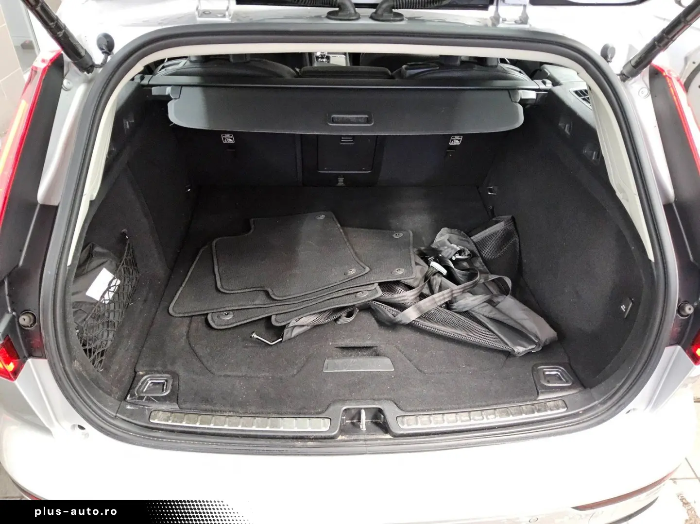 VOLVO V60 B4 D Inscription Navi LED Leder H-K 360