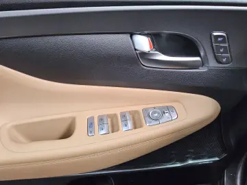 HYUNDAI Santa Fe 2.2 CRDI 4WD Signature LED HuD Pano