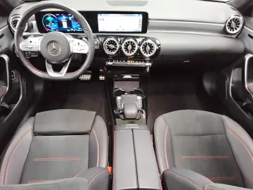 MERCEDES-BENZ A 250 e AMG-Line Navi LED Pano