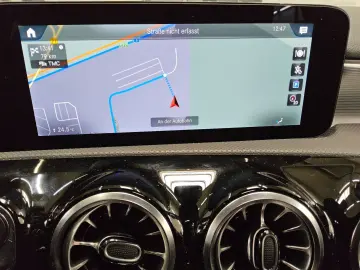 MERCEDES-BENZ A 250 e AMG-Line Navi LED Pano