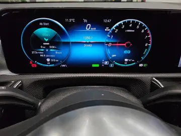MERCEDES-BENZ A 250 e AMG-Line Navi LED Pano