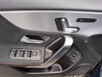 MERCEDES-BENZ A 250 e AMG-Line Navi LED Pano