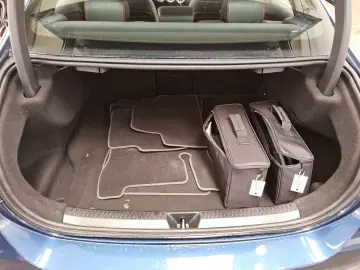 MERCEDES-BENZ A 250 e AMG-Line Navi LED Pano