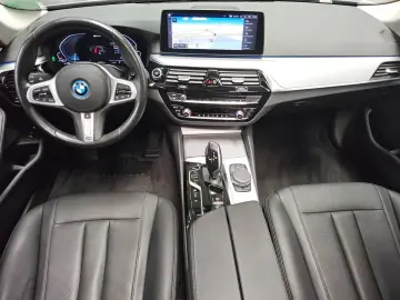 BMW 530e Touring Leder Navi LED Pano 360