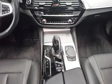 BMW 530e Touring Leder Navi LED Pano 360