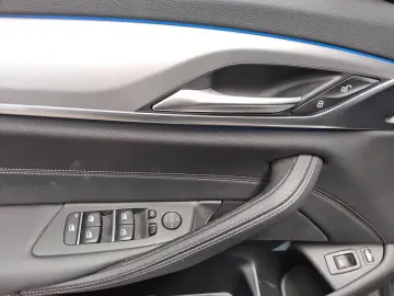 BMW 530e Touring Leder Navi LED Pano 360