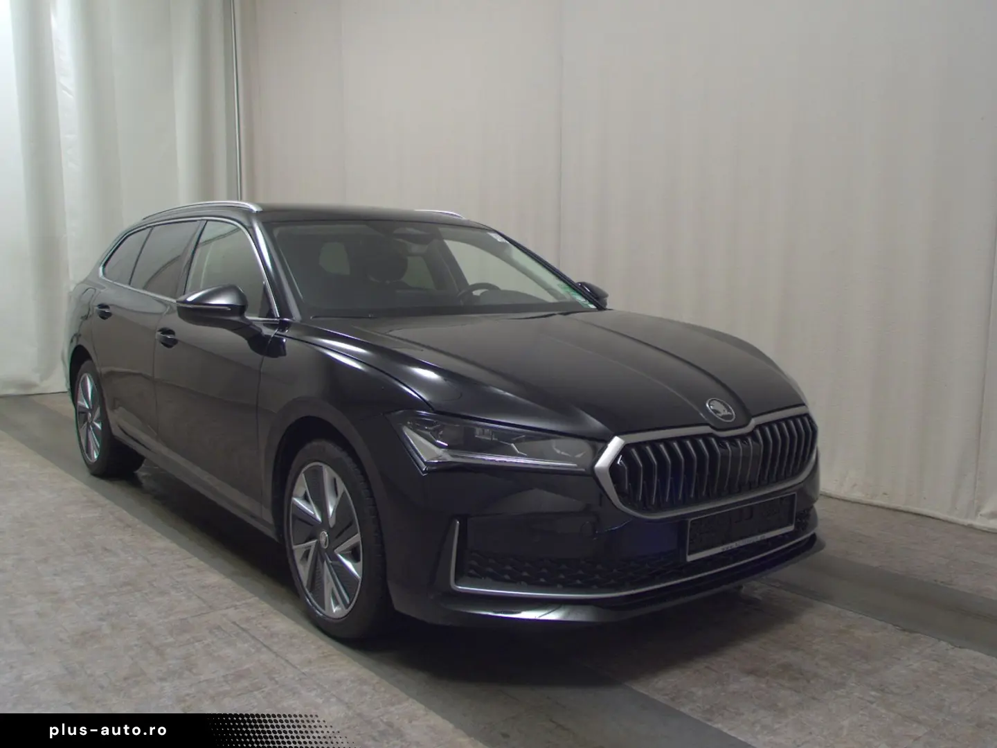 SKODA Superb Kombi 2.0 TDI 4x4 Selection Navi Matrix