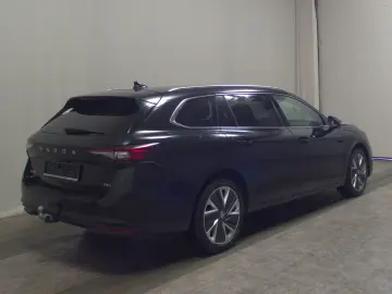 SKODA Superb Kombi 2.0 TDI 4x4 Selection Navi Matrix