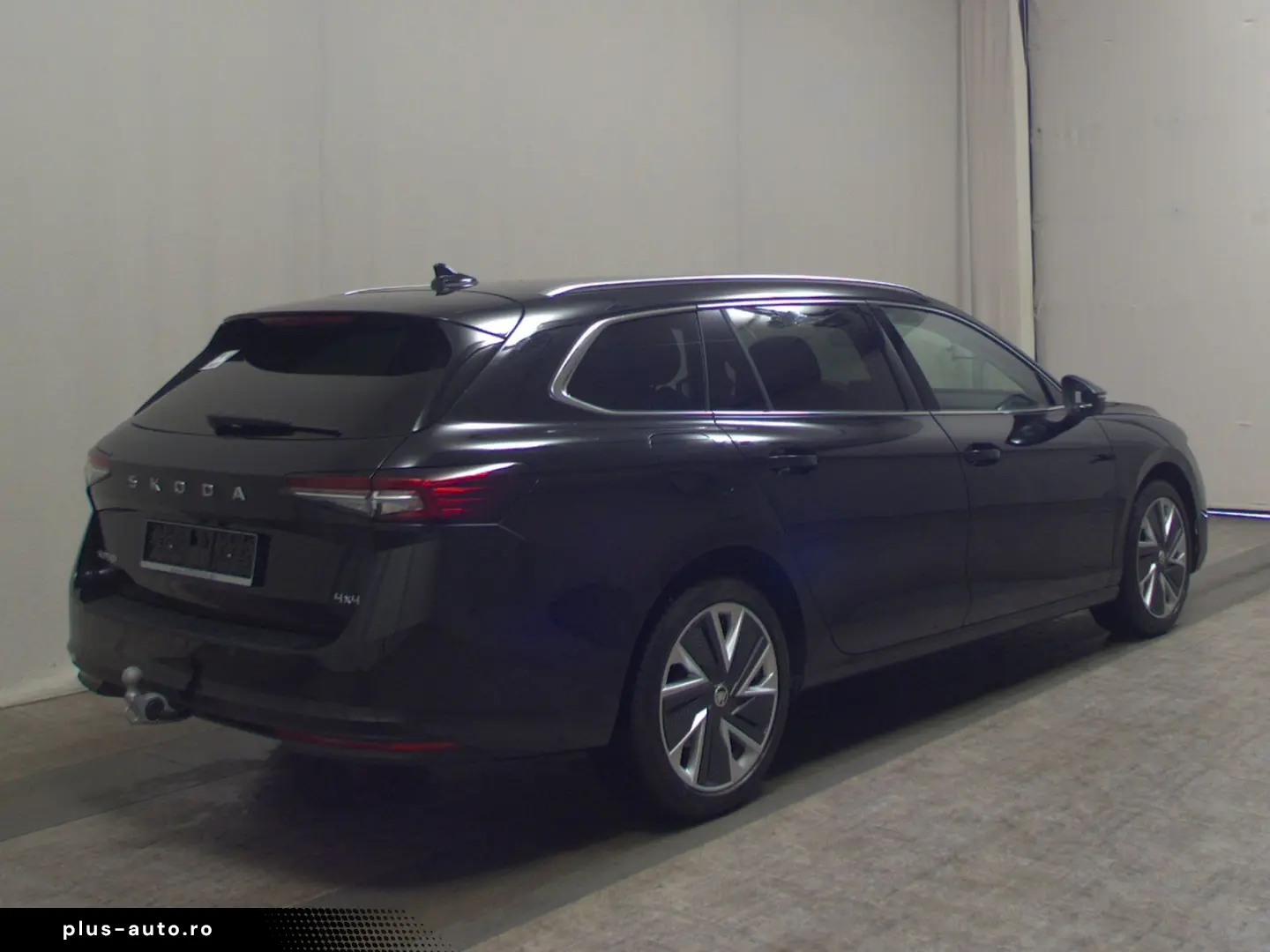 SKODA Superb Kombi 2.0 TDI 4x4 Selection Navi Matrix