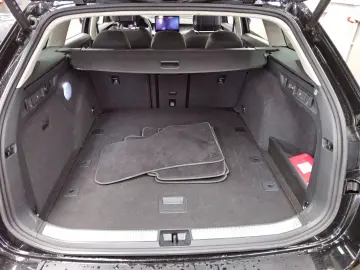 SKODA Superb Kombi 2.0 TDI 4x4 Selection Navi Matrix