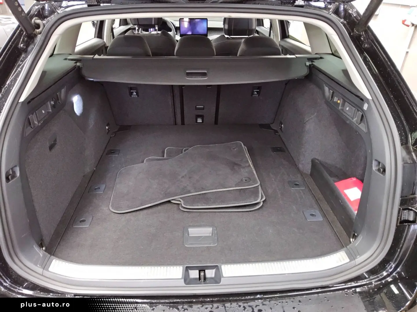 SKODA Superb Kombi 2.0 TDI 4x4 Selection Navi Matrix