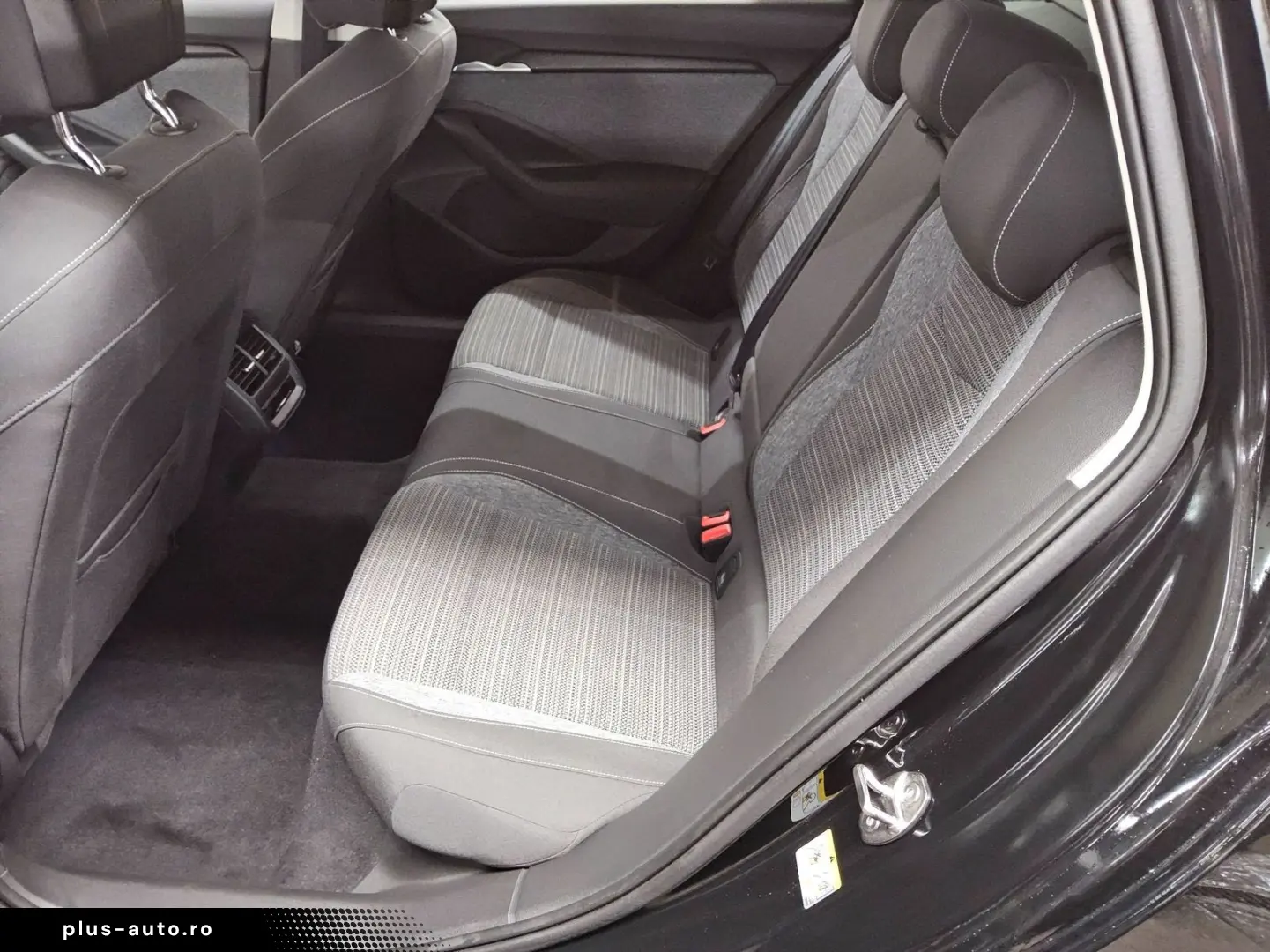 SKODA Superb Kombi 2.0 TDI 4x4 Selection Navi Matrix