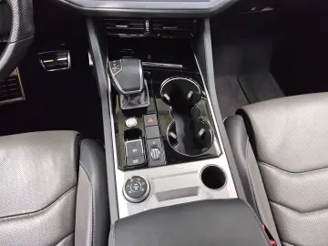 VW Touareg 3.0 TDI 4M R-Line Leder Navi LED