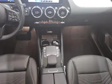 MERCEDES-BENZ GLA 180 d Style Navi LED MBUX T-Leder