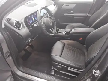MERCEDES-BENZ GLA 180 d Style Navi LED MBUX T-Leder