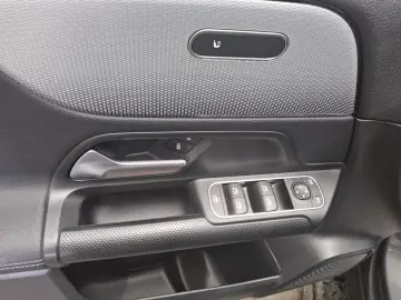 MERCEDES-BENZ GLA 180 d Style Navi LED MBUX T-Leder