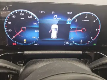 MERCEDES-BENZ GLA 180 d Style Navi LED MBUX T-Leder