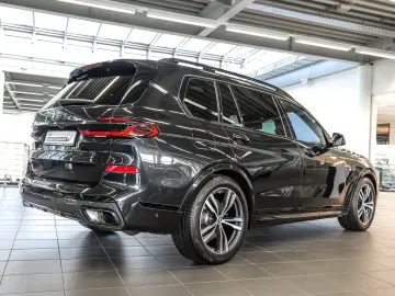 BMW X7 xDrive40d M Sport HUD PANO ACC AHK 360 KAM