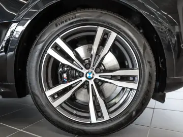 BMW X7 xDrive40d M Sport HUD PANO ACC AHK 360 KAM