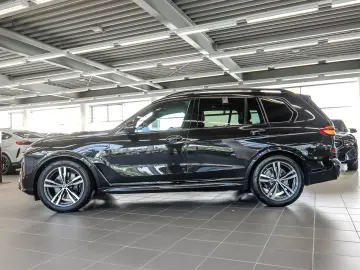 BMW X7 xDrive40d M Sport HUD PANO ACC AHK 360 KAM