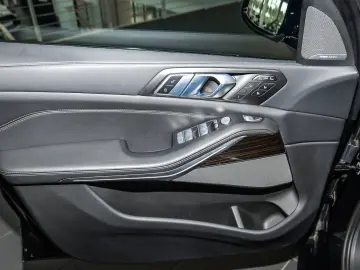 BMW X7 xDrive40d M Sport HUD PANO ACC AHK 360 KAM