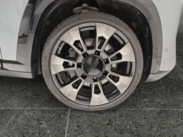 BMW XM Label Gestiksteuerung B&W Surround DAB