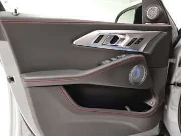 BMW XM Label Gestiksteuerung B&W Surround DAB