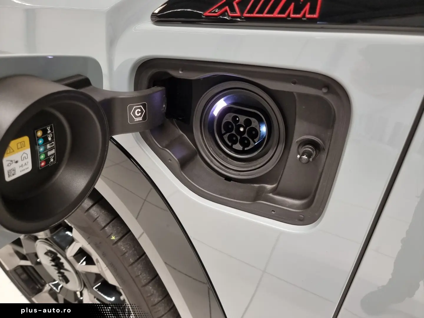 BMW XM Label Gestiksteuerung B&W Surround DAB