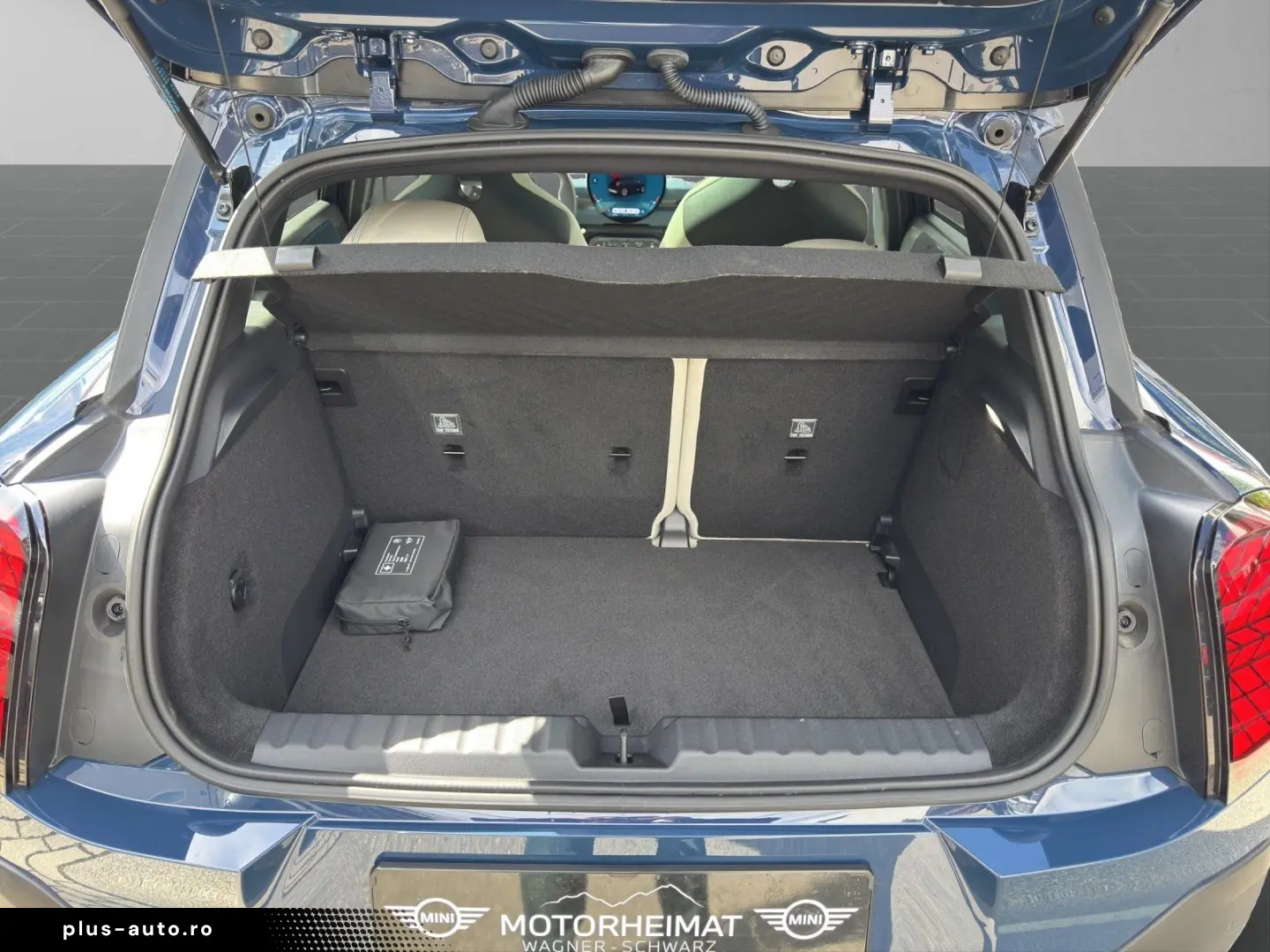 MINI Aceman E Favoured M 19  Pano