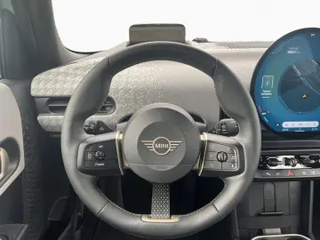 MINI 5 Trg. FavouredTrim Paket S HUD RFK 18  Navi LED