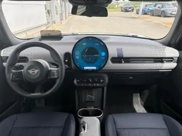 MINI Cooper C 5-Türer FAVOURED TRIM NAVI HUD PANO LED