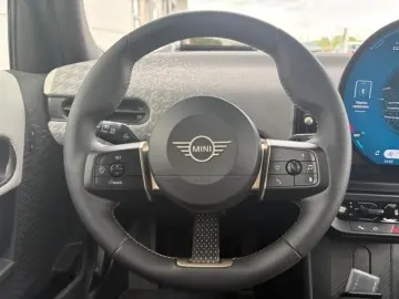 MINI Cooper C 5-Türer FAVOURED TRIM NAVI HUD PANO LED