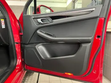 PORSCHE Macan   Luftfederung   Sportabgasanlage   AHK