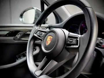 PORSCHE Macan Sport-Chrono Sportabgas Memory Kamera Spur