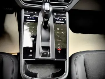 PORSCHE Macan Sport-Chrono Sportabgas Memory Kamera Spur