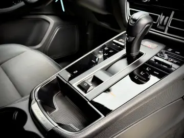 PORSCHE Macan Sport-Chrono Sportabgas Memory Kamera Spur