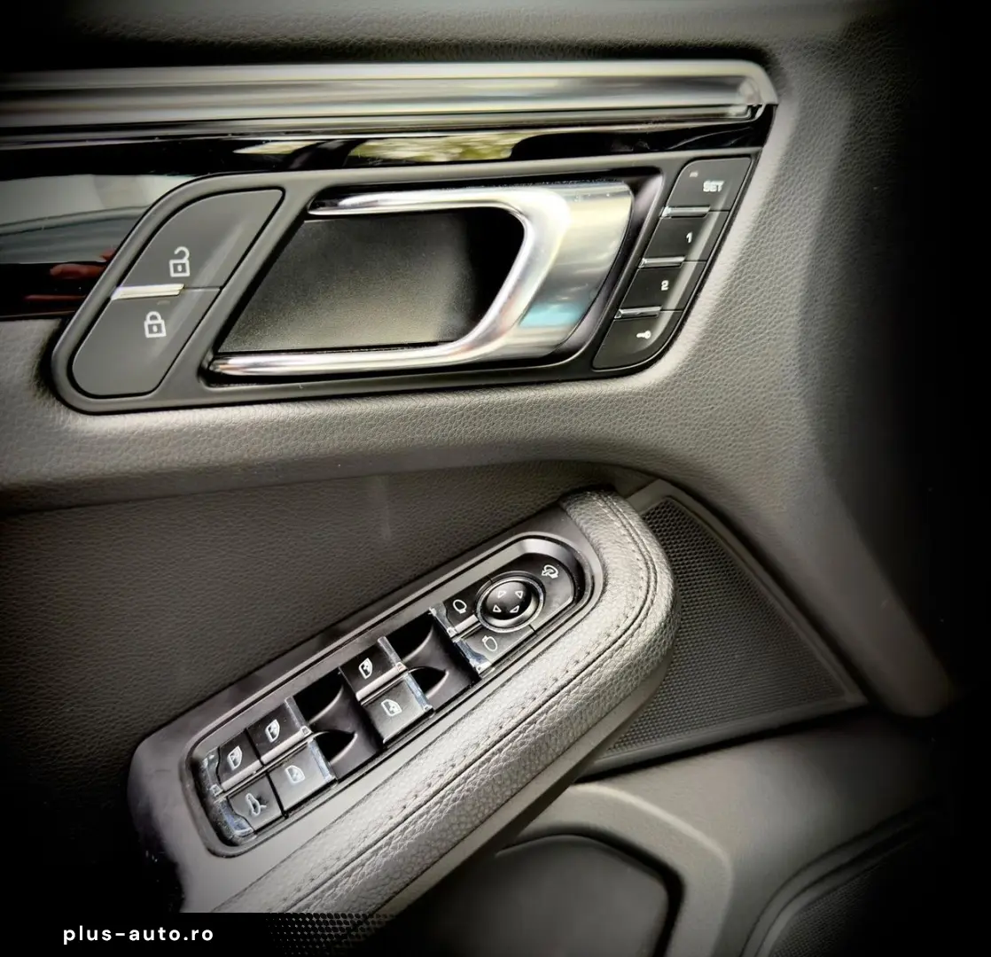 PORSCHE Macan Sport-Chrono Sportabgas Memory Kamera Spur