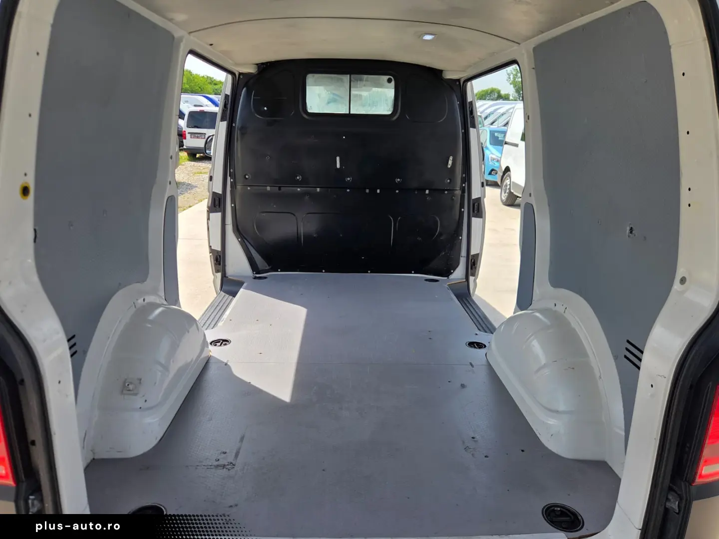 VOLKSWAGEN TRANSPORTER L1H1
