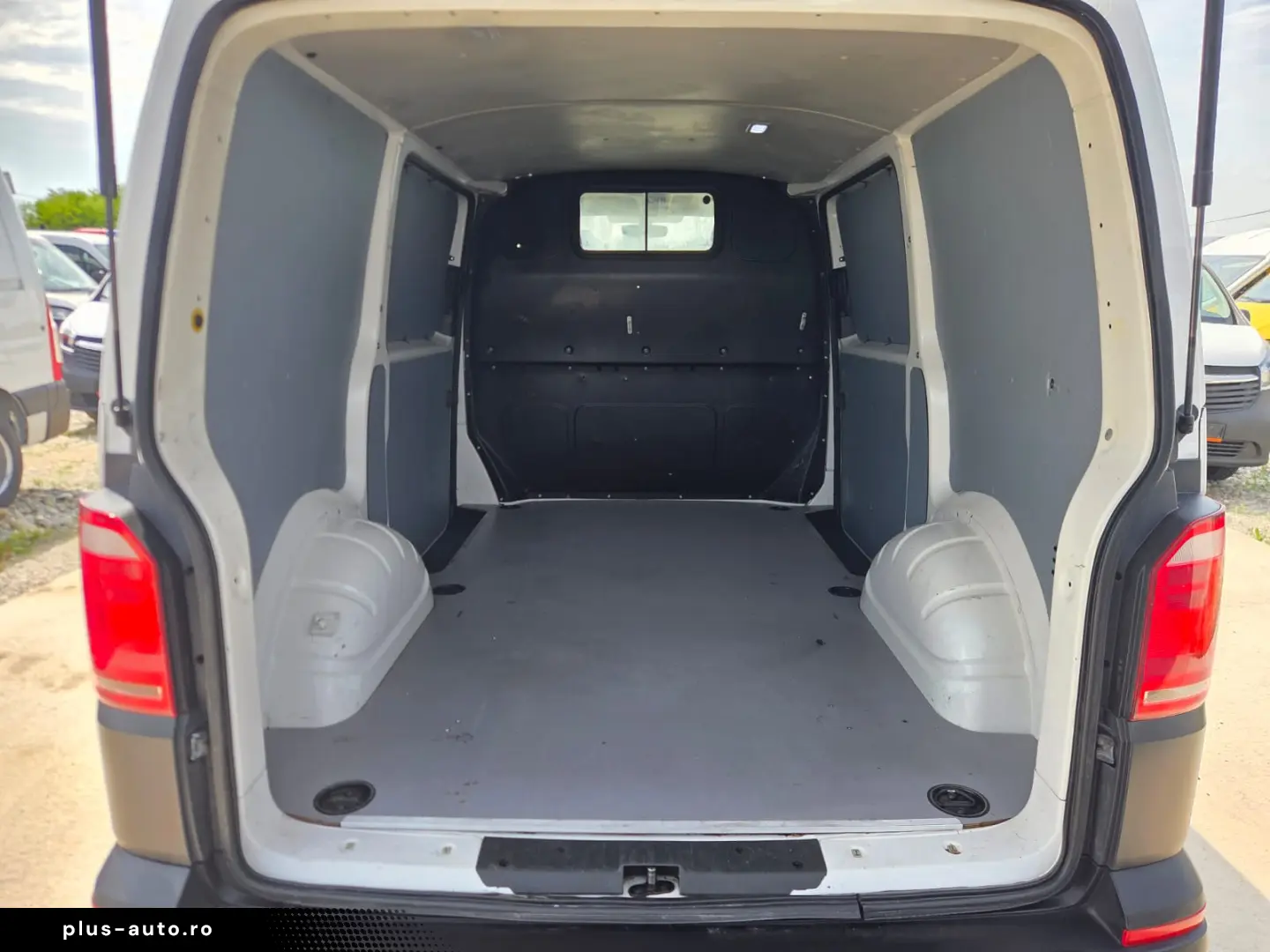 VOLKSWAGEN TRANSPORTER L1H1