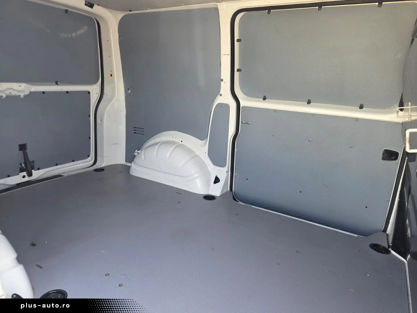 VOLKSWAGEN TRANSPORTER L1H1