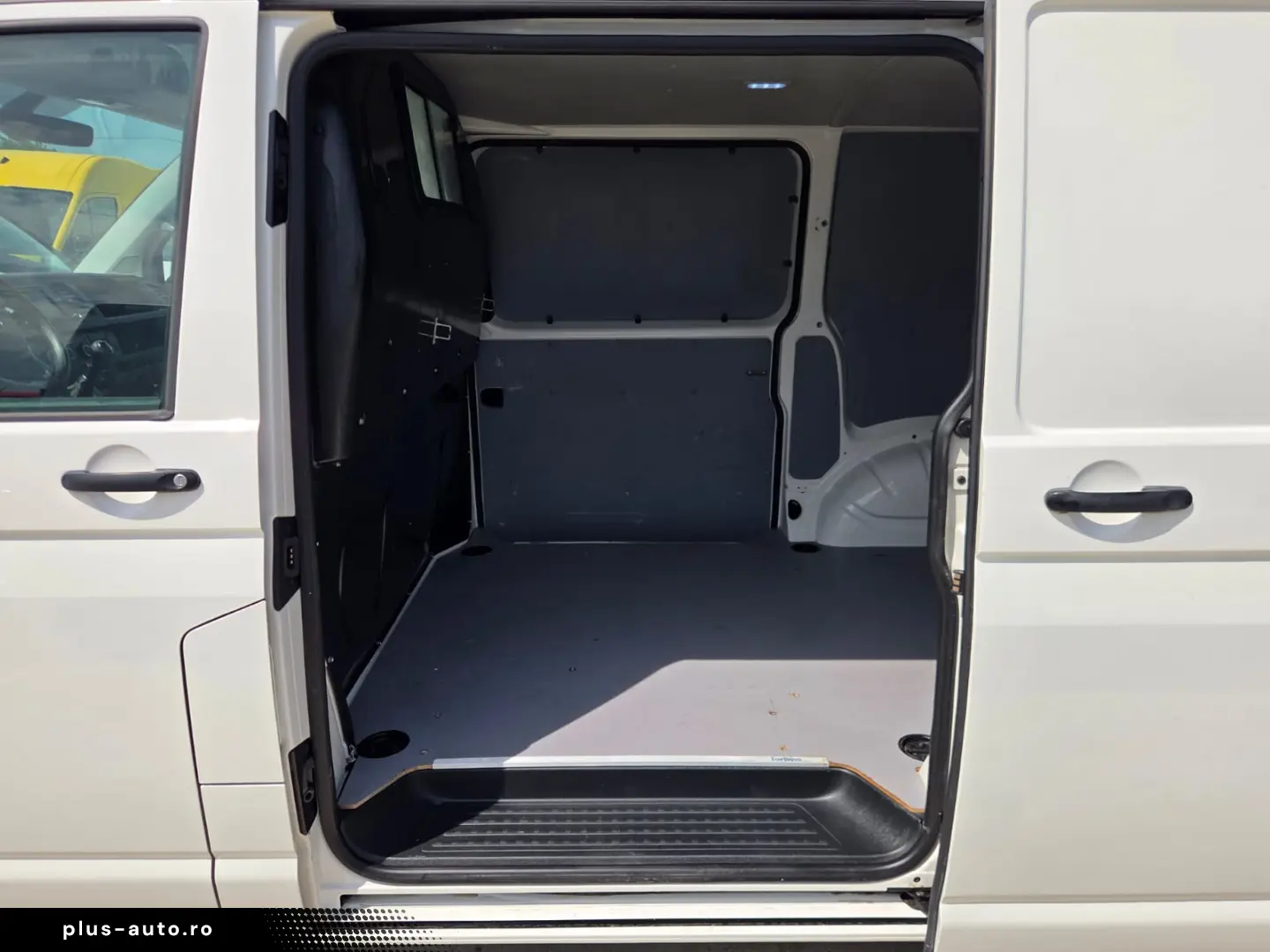VOLKSWAGEN TRANSPORTER L1H1