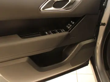 LAND ROVER Range Rover Velar P400e Hybrid Dynamic SE Pano