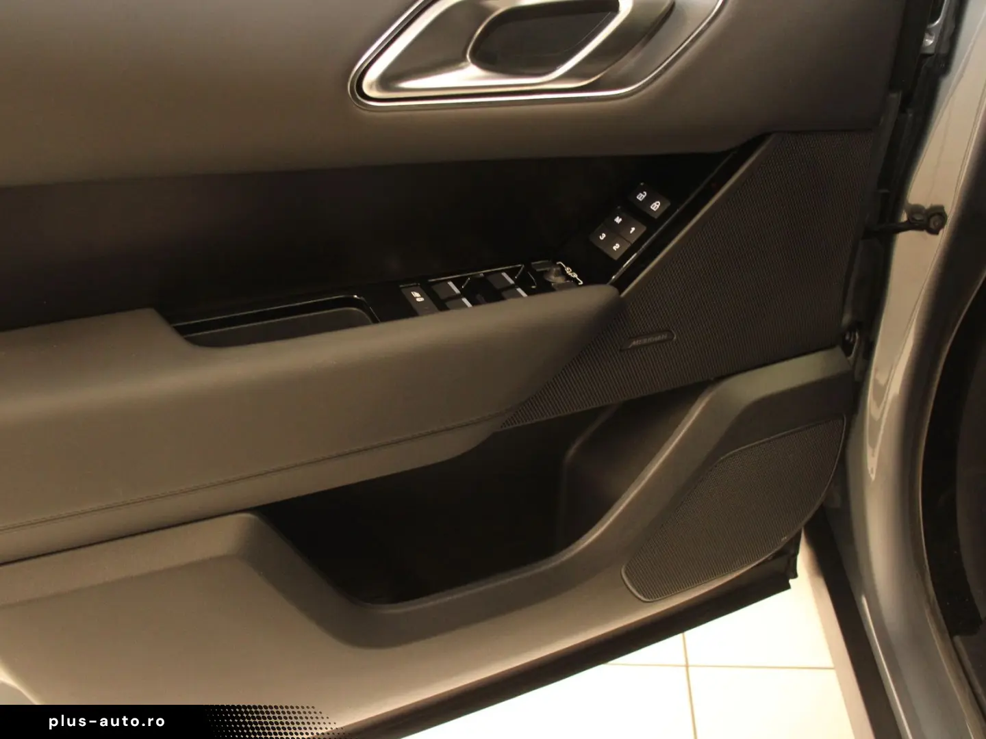 LAND ROVER Range Rover Velar P400e Hybrid Dynamic SE Pano