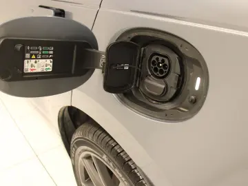 LAND ROVER Range Rover Velar P400e Hybrid Dynamic SE Pano