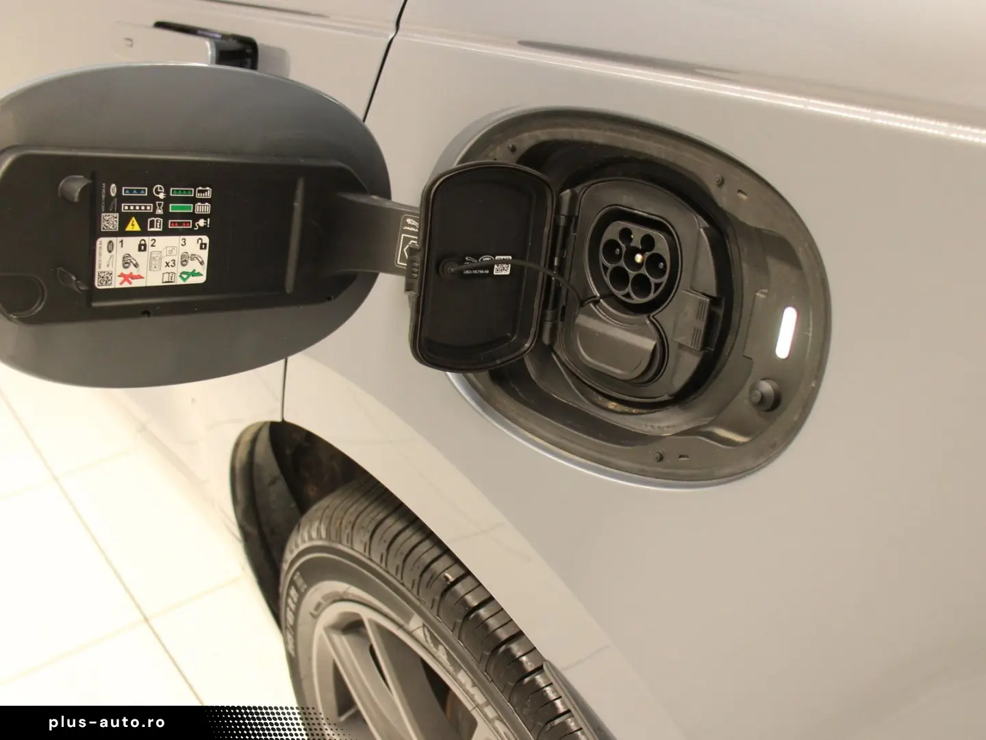 LAND ROVER Range Rover Velar P400e Hybrid Dynamic SE Pano